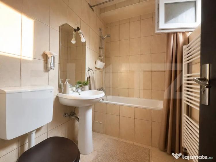 Casă cu 23 camere cu Teren 350 Mp în Central