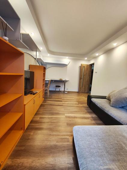Apartament cu 2 camere decomandat, mobilat în Central