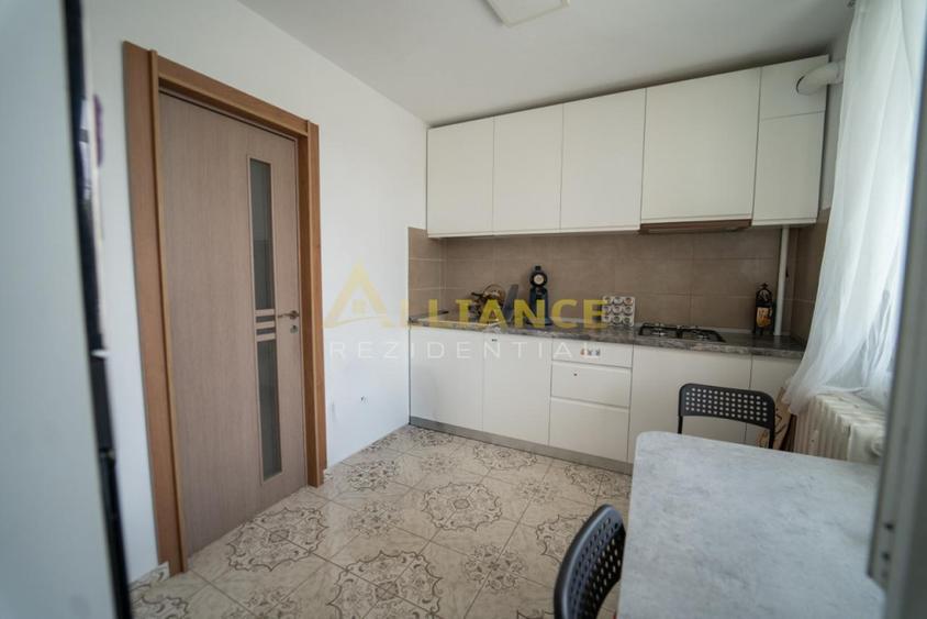 Apartament cu 2 camere semidecomandat în Berceni