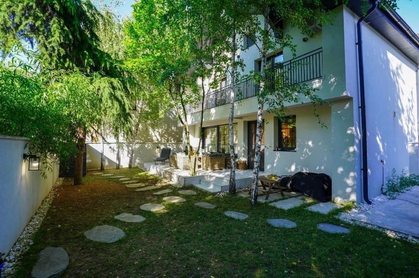 Duplex cu 5 camere cu Piscina în Iancu Nicolae