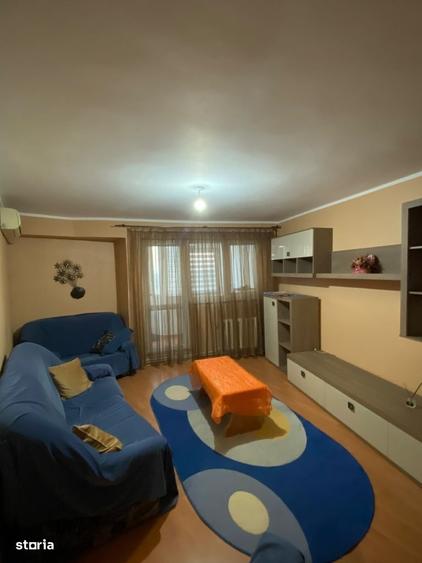 Apartament cu 4 camere în Micro 18