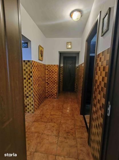 Apartament cu 3 camere în Drumul Taberei