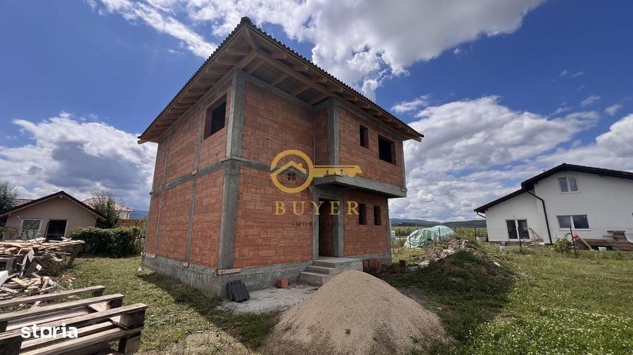 Casă cu 4 camere în Cristian