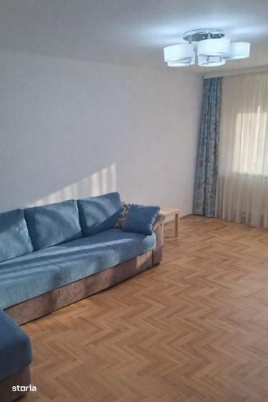 Apartament cu 3 camere decomandat în Eremia