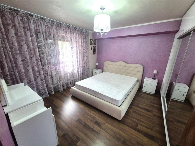 Apartament cu 3 camere decomandat în Călărași