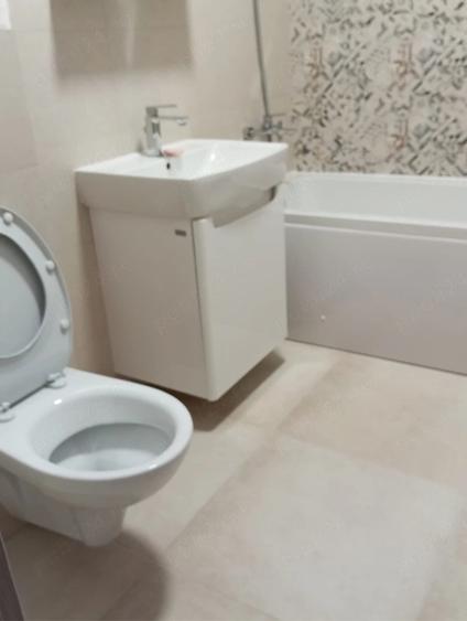 Apartament cu 3 camere decomandat în Titan