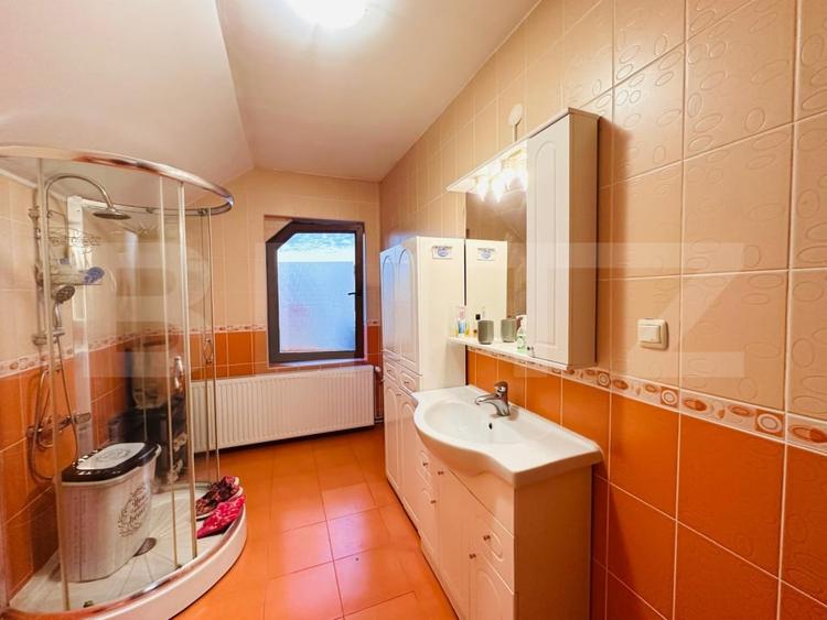 Casă individuală cu 6 camere cu Canalizare în Stupini
