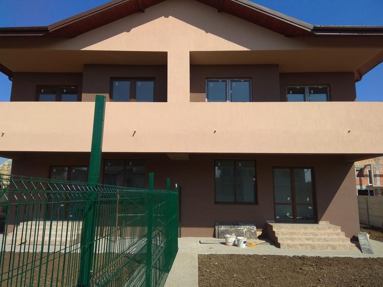 Duplex cu 4 camere cu Teren 300 Mp în Domnești