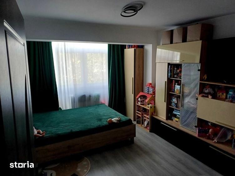 Ofer spre inchiriere apartament cu 3 camere zona Alexandru cel bun - 1