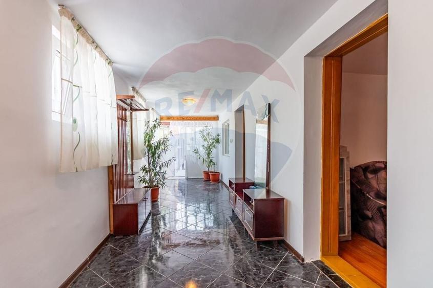 Casă individuală cu 5 camere cu Teren 1842 Mp în Picior de Munte