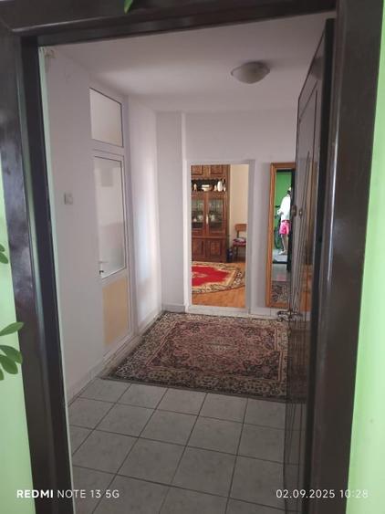 Apartament cu 3 camere decomandat, mobilat în Central