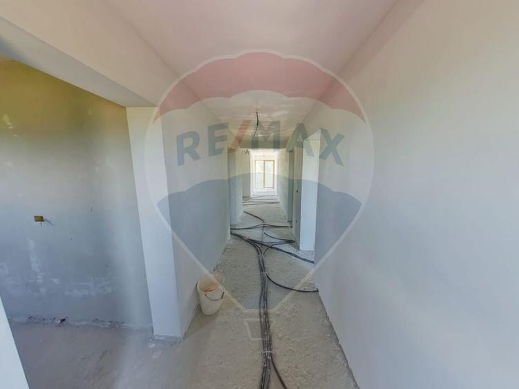 Casă individuală cu 7 camere cu Teren 2124 Mp în Crăciunești