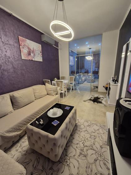 Apartament cu 3 camere semidecomandat, mobilat în Timișoara