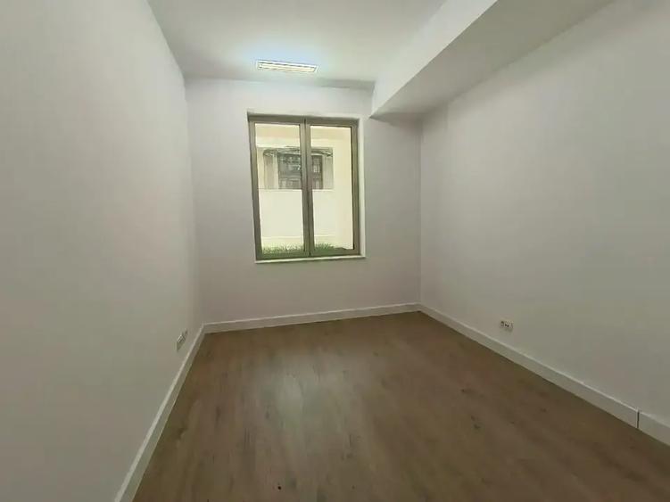 Apartament cu 4 camere semidecomandat în Armeneasca