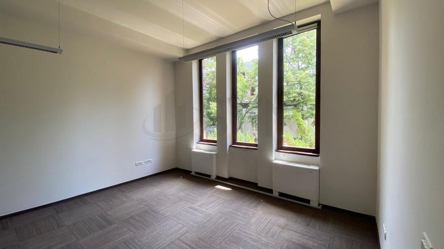 Casă cu 5 camere cu Teren 368 Mp în Armeneasca