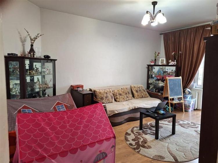 Apartament cu 4 camere decomandat în Universitate