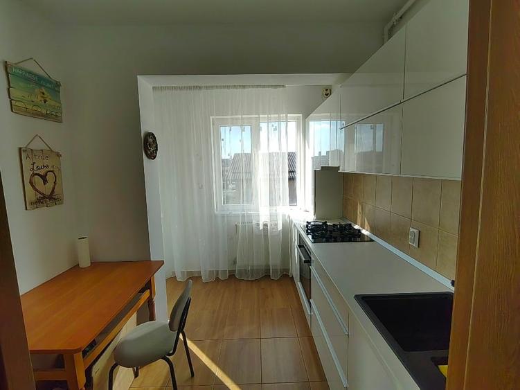 Apartament cu 2 camere semidecomandat, mobilat în Apărătorii Patriei