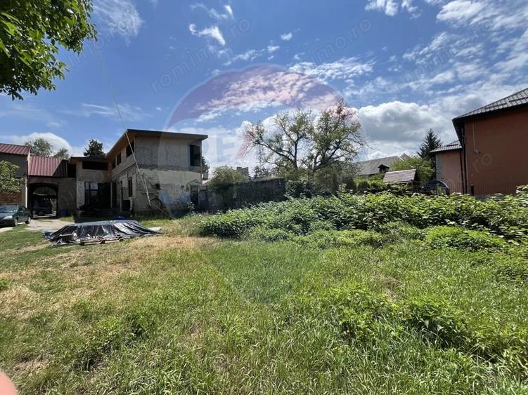 Casă cu 5 camere cu Teren 1141 Mp în Central