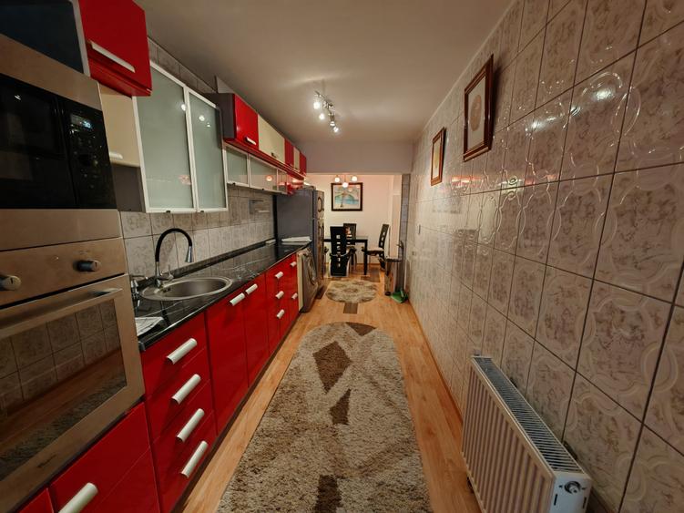 Apartament cu 3 camere decomandat, mobilat în Central