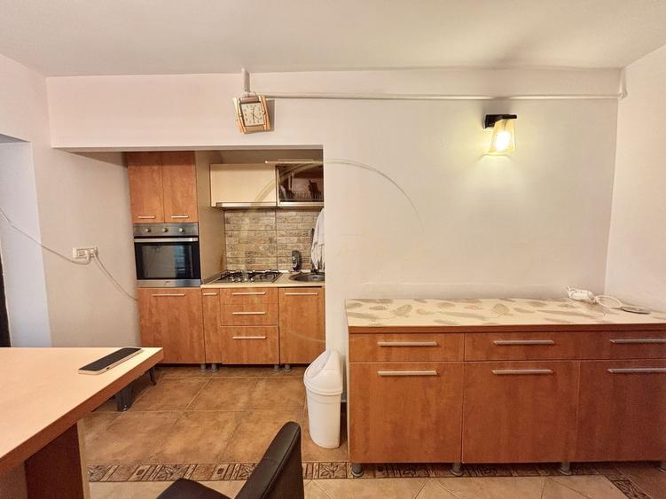 Apartament cu 3 camere, mobilat în Telegrafului