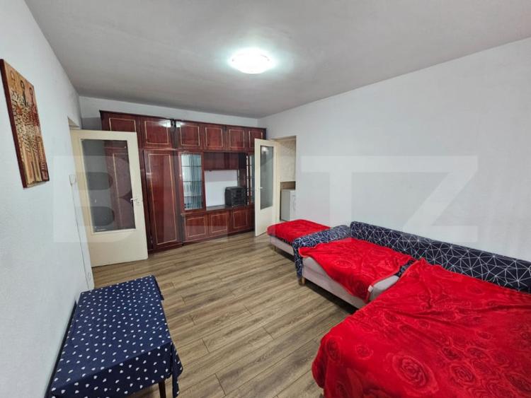 Apartament cu 3 camere decomandat în Cetate