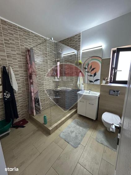 Casă cu 5 camere cu Teren 2325 Mp în Bosanci