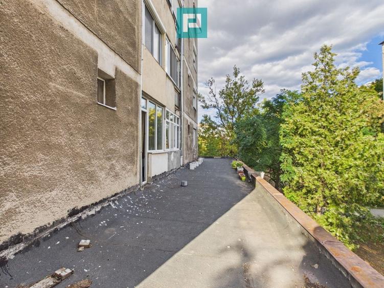 Apartament cu 3 camere decomandat în Rogerius