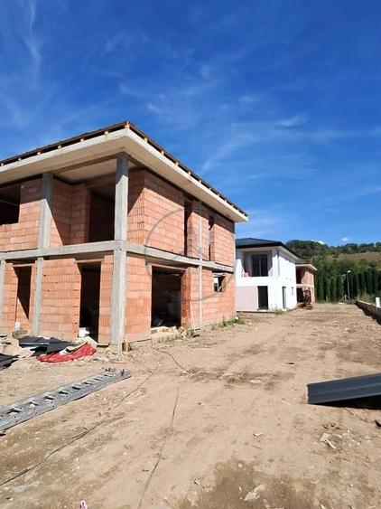 Casă cu 4 camere cu Teren 350 Mp în Central