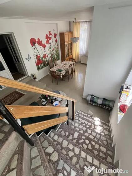 Casă cu 10 camere cu Teren 625 Mp în Păușești