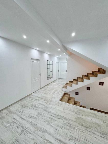 Casă cu 4 camere în Breazu