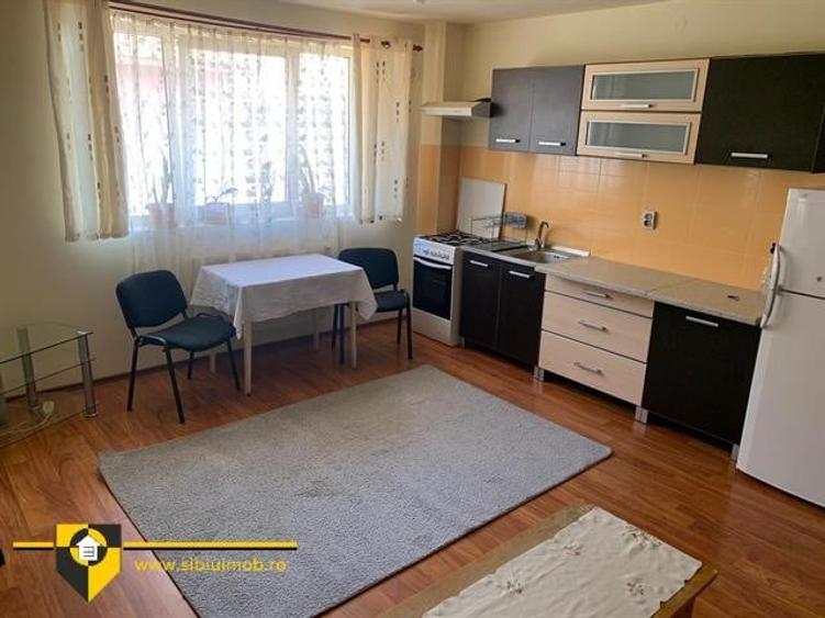 Apartament cu 2 camere semidecomandat, mobilat în Mihai Viteazul