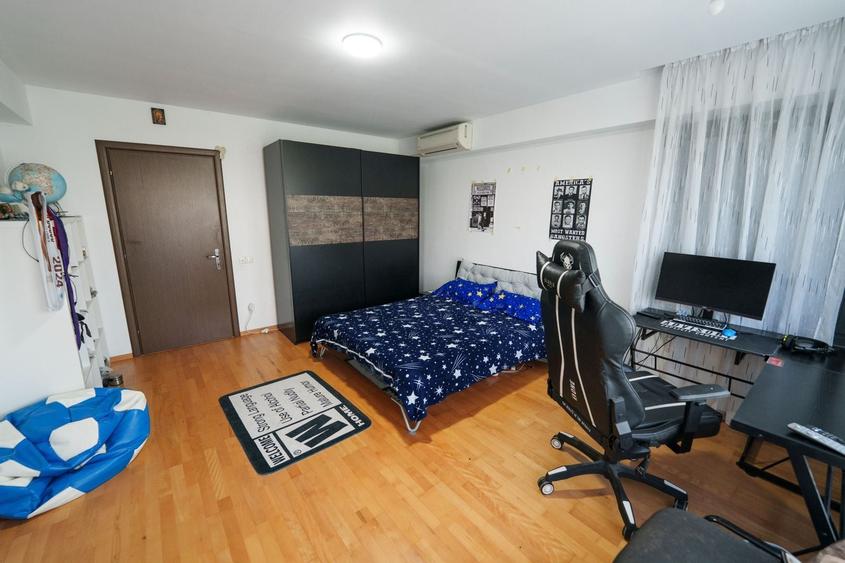 Casă individuală cu 6 camere cu Piscina în Cârcea