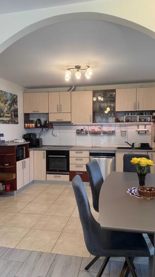 Apartament cu 4 camere decomandat în Titan