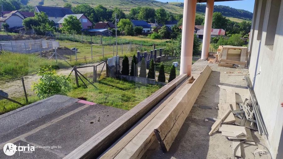 Casă cu 4 camere în Urișor