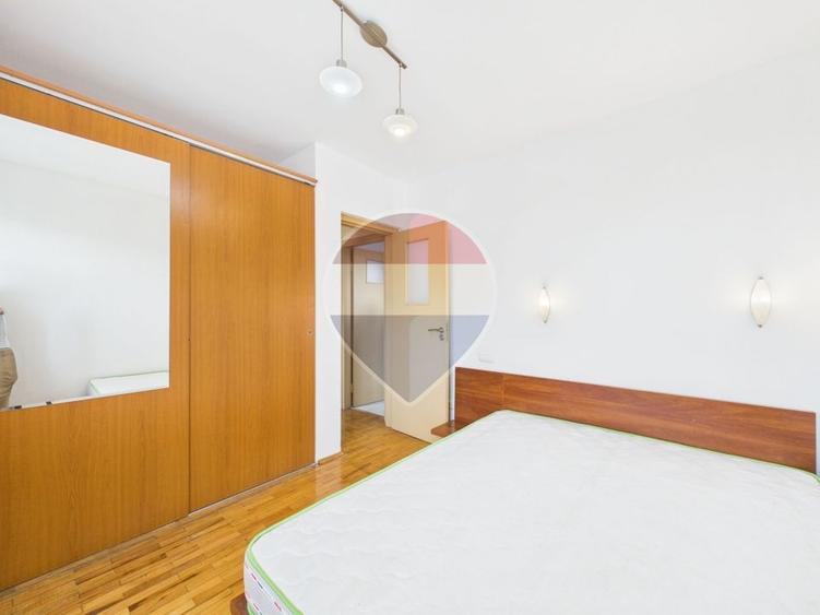 Apartament cu 2 camere semidecomandat, mobilat în P-ța Romană