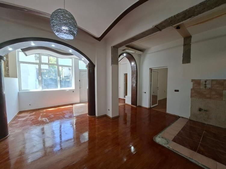 Piata Unirii, Calea Calarasilor, Hala Traian, PROPRIETAR, vand casa P+M, 4 cam. - 4