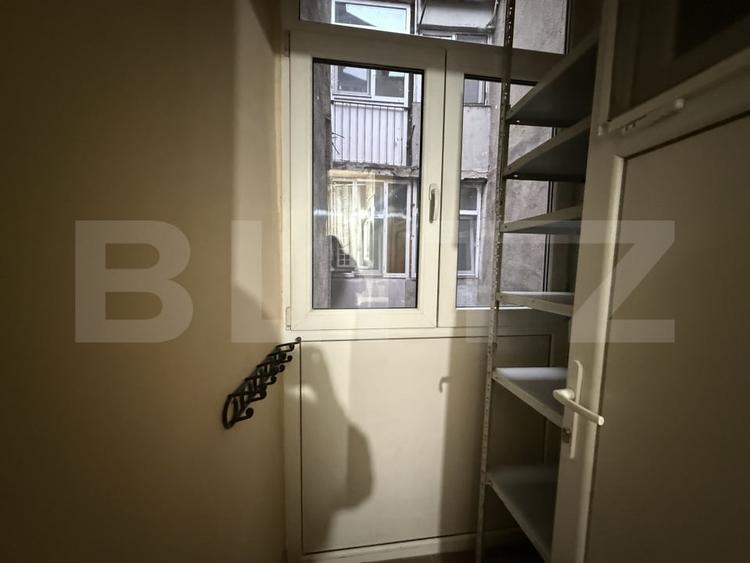 Apartament cu 3 camere decomandat, mobilat în Micro 6