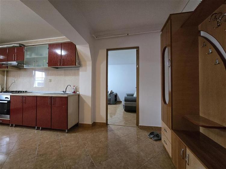 Apartament cu 3 camere decomandat în 9 Mai
