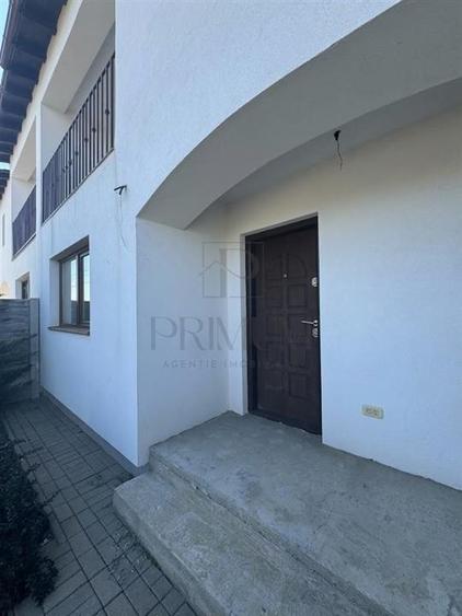 Duplex cu 5 camere cu Canalizare în Moșnița Nouă
