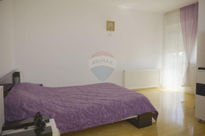 Casă individuală cu 7 camere cu Piscina în Girov