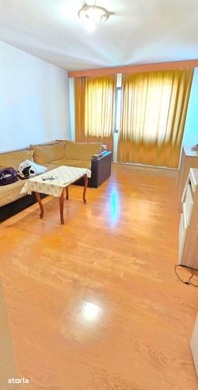 Apartament cu 3 camere decomandat în Independenței