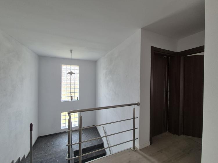 Casă cu 4 camere cu Teren 936 Mp în Sântimbru