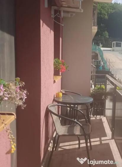 Apartament cu 3 camere semidecomandat în Florești