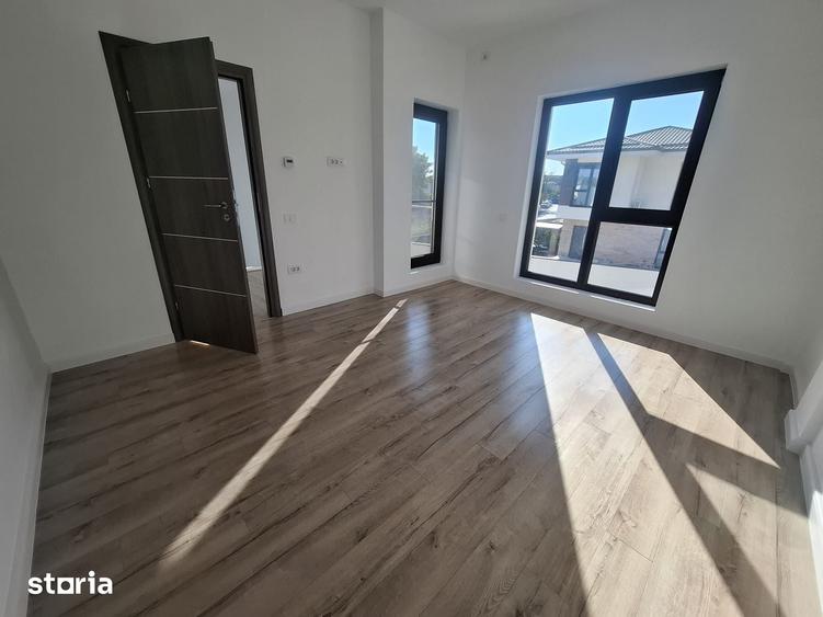 Casă cu 5 camere cu Teren 330 Mp în Tunari