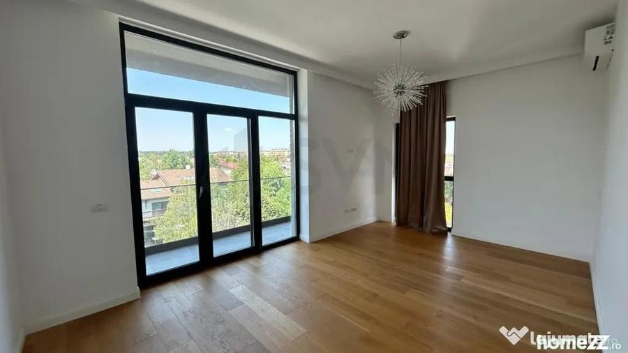 Apartament cu 4 camere decomandat în Central