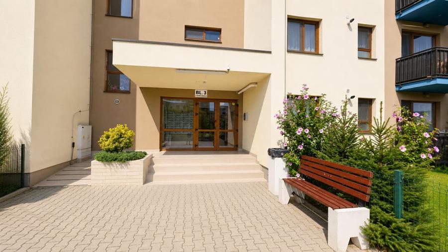 Apartament cu 2 camere decomandat, mobilat în Tractorul