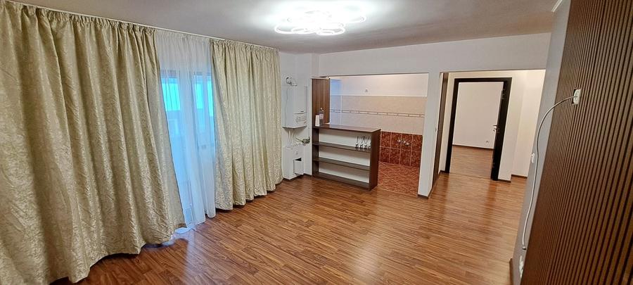 Apartament cu 2 camere decomandat în Liniștii