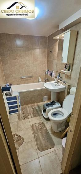 Apartament cu 3 camere decomandat în Micro IV