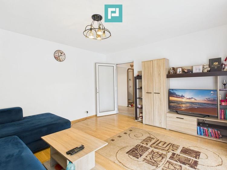 Apartament cu 4 camere decomandat, mobilat în Confecții