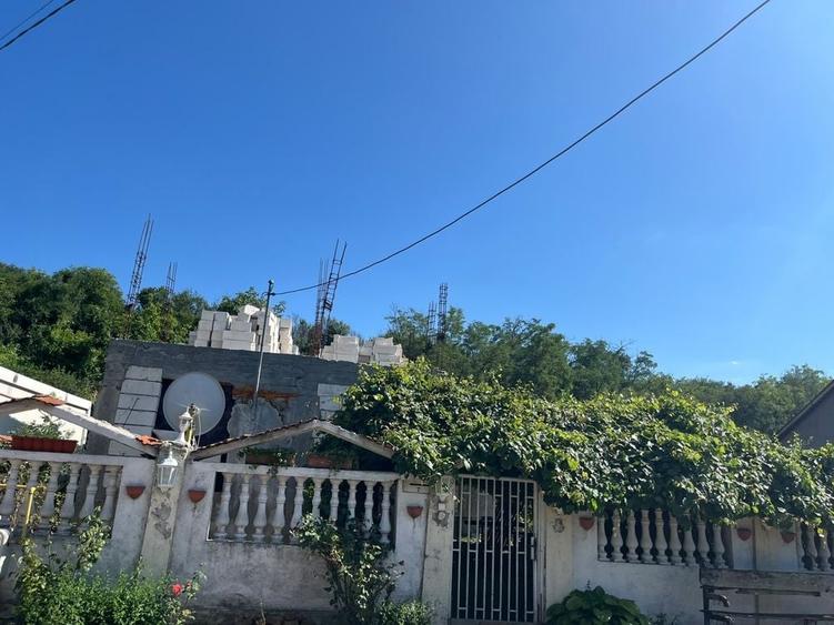 Casă cu 4 camere în Ciurari